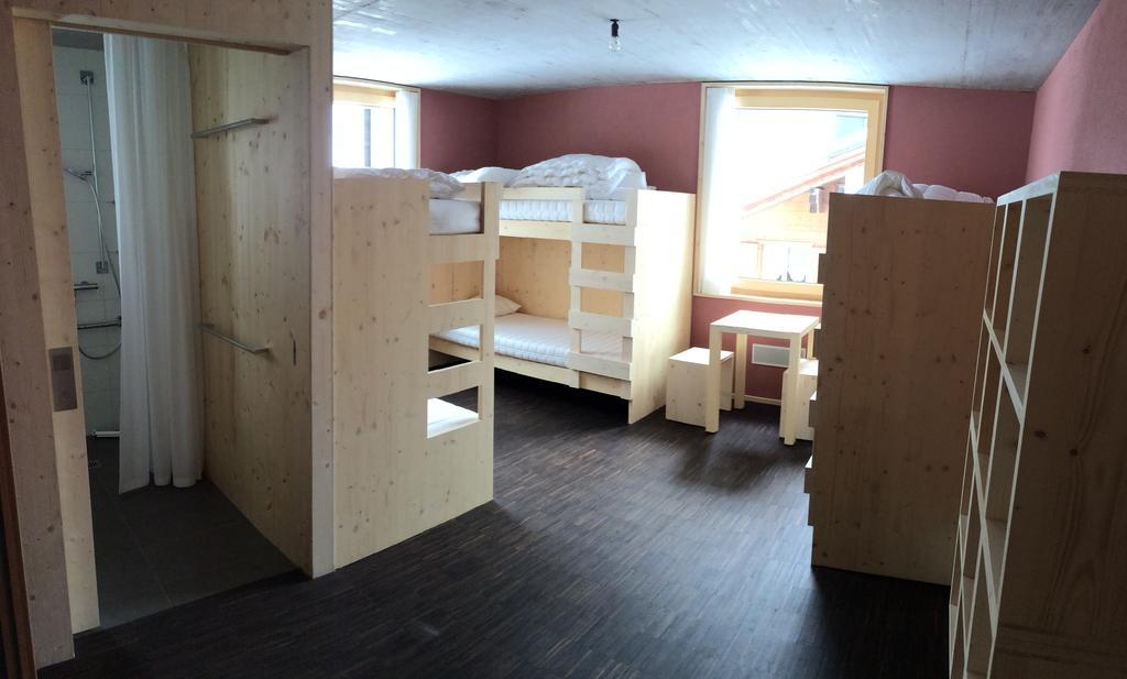 Nova Casa Spinatscha Sedrun Hostel Bilik gambar